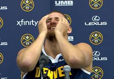 Έδωσε «ρέστα» ο Γιόκιτς στη Media Day: «Δοκιμάστε το! Είναι και σε έκπτωση, 199 δολάρια» (vid)