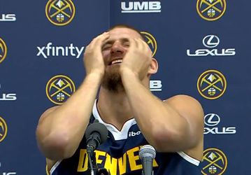 Έδωσε «ρέστα» ο Γιόκιτς στη Media Day: «Δοκιμάστε το! Είναι και σε έκπτωση, 199 δολάρια» (vid)