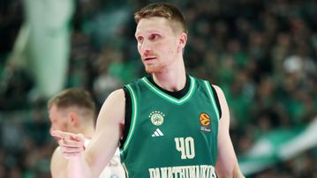 Ο Γκριγκόνις πάτησε επίσημα glass floor μετά από 344 ημέρες!