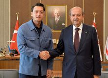 Προκλητικός Οζίλ: «Να αρθούν τα αθλητικά εμπάργκο κατά των Τουρκοκυπρίων»