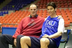 Όταν ο πατέρας Ντούσκο συναντά τον υιό Στέφαν στον αντίπαλο πάγκο στη Μπολόνια