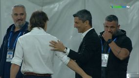 Η θερμή χειραψία μεταξύ Λουτσέσκου και Αλμέιδα