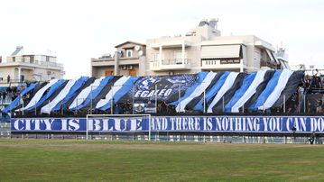 Οπαδοί του ΠΑΟΚ στο Αιγάλεω και φοβερή ατμόσφαιρα - Χλοοτάπητας... χωράφι για πατάτες (vid+gallery)