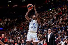 Νίκη στο φινάλε για τη Βαλένθια κόντρα στην Dubai BC με... clutch Μουρ