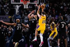 Ο Ριβς «σκότωσε» τους Τίμπεργουλβς στην εκπνοή για τη νίκη των Λέικερς