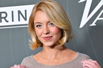 Η Σίντνεϊ Σουίνι με την πιο τολμηρή της εμφάνιση στο κόκκινο χαλί (pics)