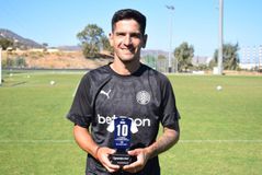 Έκπληξη και τιμητικό δώρο στον Χουάν Νέιρα από τους συμπαίκτες του στον ΟΦΗ (vid)