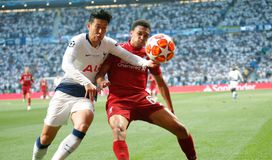 Ο Σον πρωταγωνίστησε σε διαφημιστική καμπάνια εσωρούχων