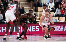 Λύγισε από τον Τζέιμς στο Μονακό ο Ολυμπιακός!