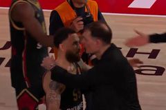 Μετά τα σενάρια του καλοκαιριού, ήρθε η αγκαλιά του Μπαρτζώκα με τον Τζέιμς! (vid)