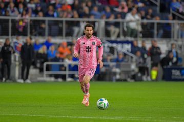 GOAT ετών 38 - Ο Μέσι «έσπασε» το μυθικό ρεκόρ του Πούσκας