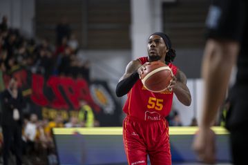 Πρώτη νίκη για το Μαυροβούνιο στα προκριματικά με τρομερό Πέρι