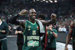 Ο Ναν παρακολουθεί από προνομιακή θέση το Γκραν Πρι της Formula 1 στο Κατάρ (pics)