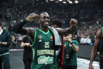 Ο Ναν παρακολουθεί από προνομιακή θέση το Γκραν Πρι της Formula 1 στο Κατάρ (pics)