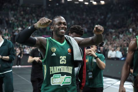 Ο Ναν παρακολουθεί από προνομιακή θέση το Γκραν Πρι της Formula 1 στο Κατάρ (pics)