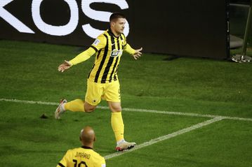 Η ΑΕΚ πέρασε από τη Λεωφόρο με «Λούκα γκολ» Γιόβιτς, σε ένα ντέρμπι που έσπασαν καρδιές και τα είχε όλα (vid)