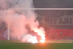 Οριστική διακοπή στο Άγιαξ - Χρόνινχεν για ρίψη καπνογόνων