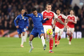 Η Τσέλσι των δέκα παικτών άντεξε και το λονδρέζικο ντέρμπι με την Άρσεναλ ήρθε ισόπαλο