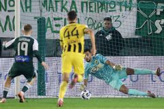 Ο Στρακόσα είπε «όχι» με τα πόδια στην εκτέλεση πέναλτι του Σφιντέρσκι