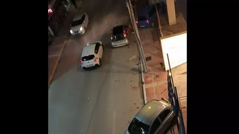 Η στιγμή που αυτοκίνητο σκοτώνει τον 24χρονο μπροστά στα μάτια της μάνας και της γιαγιάς του
