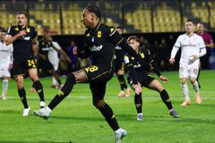 Στο 2-1 του Άρη επί της ΑΕΛ Novibet οι «κίτρινοι» είχαν επτά παίκτες στην περιοχή και οι «βυσσινί» μόνο πέντε! (vid+pic)