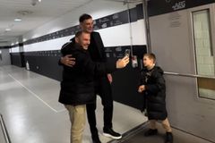 Η αποθέωση του Σίκμα και το «ωραίος προπονητής είσαι» στον Μπαρτζώκα