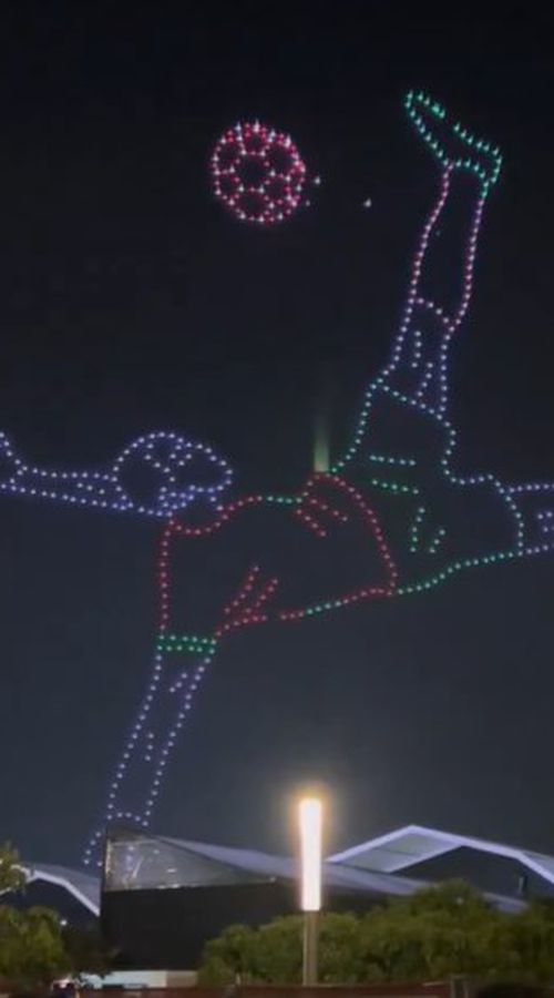 Το «ψαλιδάκι» του Ελ Κααμπί σε εντυπωσιακό drone show (vid)