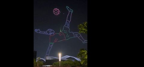 Το «ψαλιδάκι» του Ελ Κααμπί σε εντυπωσιακό drone show (vid)