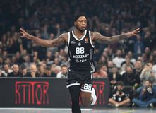 Τι έκανε ο πενταδάτος Τζόουνς στην ήττα της Παρτιζάν από τη Βαλένθια