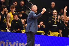 Παπαθεοδώρου: «Όσες αλλαγές χρειαστούν θα γίνουν - Μπροστά μας έχουμε τελικούς»