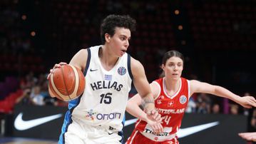 Η Άρτεμις Σπανού «προβάρει» τα πράσινα