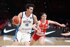 Η Άρτεμις Σπανού «προβάρει» τα πράσινα