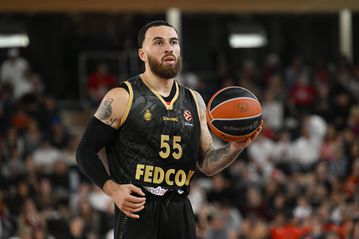 Τεράστιο «διπλό» της Μονακό μέσα στη Βαρκελώνη με ηγετικό Τζέιμς