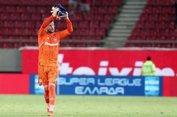 Στη Χάντερσφιλντ ο Βατσλίκ, επέστρεψε στη Νότιγχαμ ο Ουί Τζο Χουάνγκ