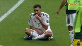 Γιατί αποβλήθηκε ο Ιρακινός που έκανε πως τρώει στον πανηγυρισμό του (vid)