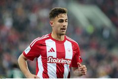 Μένει το «ναι» από τον Ολυμπιακό για τον Κωστούλα