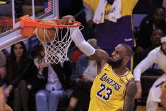 Βιονικός ΛεΜπρόν οδήγησε σε θρίαμβο τους Λέικερς - «Πάρτι» για Καβαλίερς και Τίμπεργουλβς