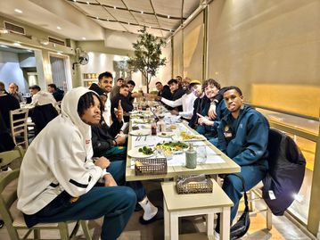 Ο Σλούκας παρέθεσε το καθιερωμένο δείπνο σε συμπαίκτες και σταφ στη Θεσσαλονίκη