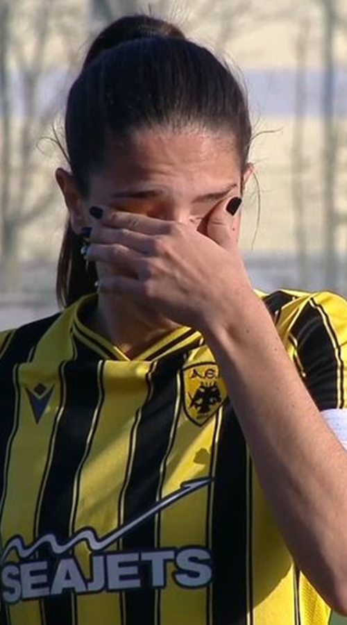 Με δάκρυα στα μάτια η Καπνίση: «Τραμπούκισαν τις συναθλήτριές μου, ξυλοκόπησαν τους φιλάθλους μας»