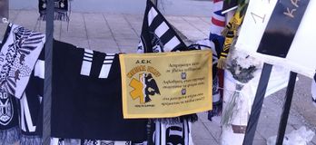 Το συγκλονιστικό μήνυμα των εθελοντών διασωστών της ΑΕΚ, έξω από το γήπεδο της Τούμπας