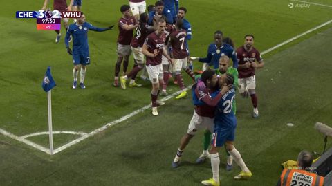 Πολύ ξύλο στο Τσέλσι - Γουέστ Χαμ: Μέσα και ο Μαυροπάνος - Ο Τραορέ πέταξε στο έδαφος τον Κουκουρέγια