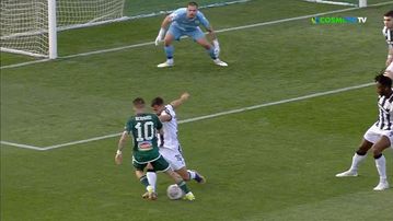 To εντυπωσιακό τάκλιν του Ότο στον Μπερνάρ