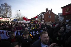 Η Μάντσεστερ Γιουνάιτεντ μείωσε τις τιμές των εισιτηρίων για το ντέρμπι με τη Μάντσεστερ Σίτι μετά τις αντιδράσεις των οπαδών