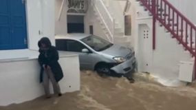 Πρωτοφανείς καταστροφές στις Κυκλάδες, «πνίγονται» Πάρος και Μύκονος - Απαγόρευση μετακινήσεων