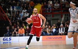 Η Αρμάνι «τιμωρήθηκε»  από τη Νάπολι στο τέταρτο δεκάλεπτο