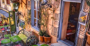 Το παρασκήνιο πίσω από το λουκέτο στο «Γιασεμί» - Ποιοι είναι οι νέοι ιδιοκτήτες του ακινήτου στα σκαλάκια της Πλάκας