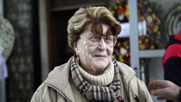 Η Τριφύλλη δικαιολογεί τον Φιλιππίδη για την Παπούλια: Είναι ωραία γυναίκα, πώς είναι δυνατόν να μην της δείξει κάτι;