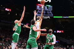 Σπουδαία νίκη των Χοκς κόντρα στους ελλιπείς Σέλτικς (vid)