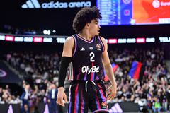 Περίπατος της Παρί στην έδρα της αποδιοργανωμένης Βίρτους