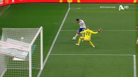 Στο δοκάρι η τρομερή εκτέλεση του Παυλίδη από δύσκολη γωνία